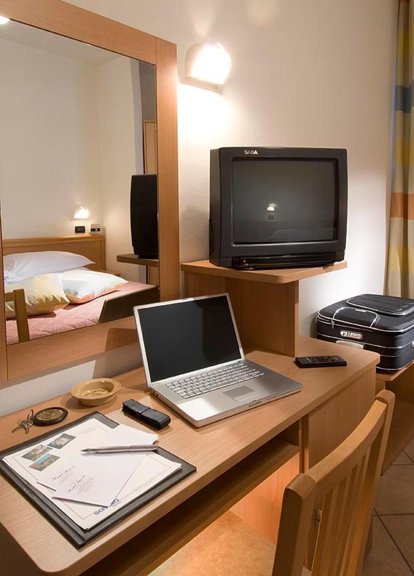 Hotel Savoia Чезенатико Экстерьер фото