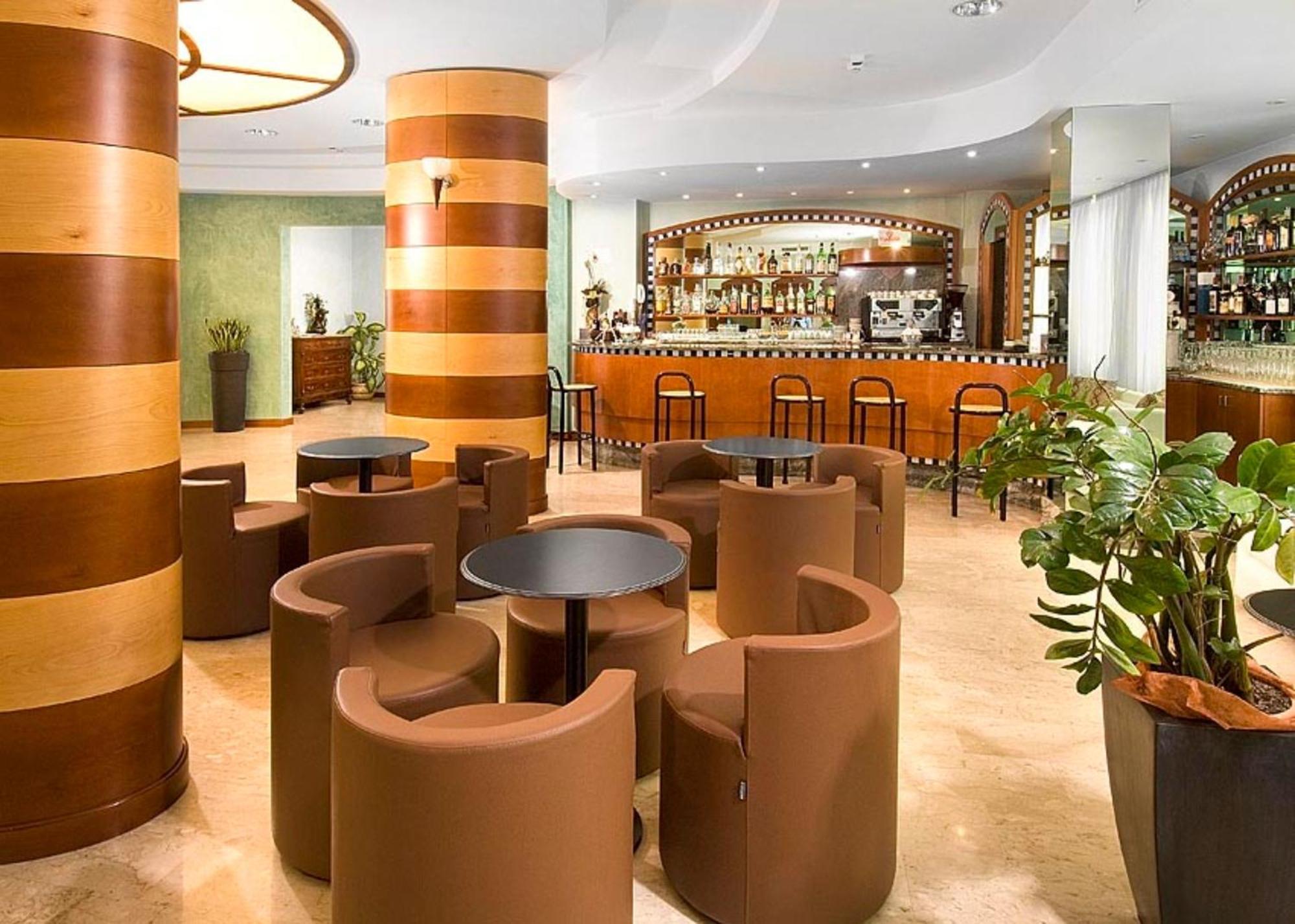 Hotel Savoia Чезенатико Экстерьер фото